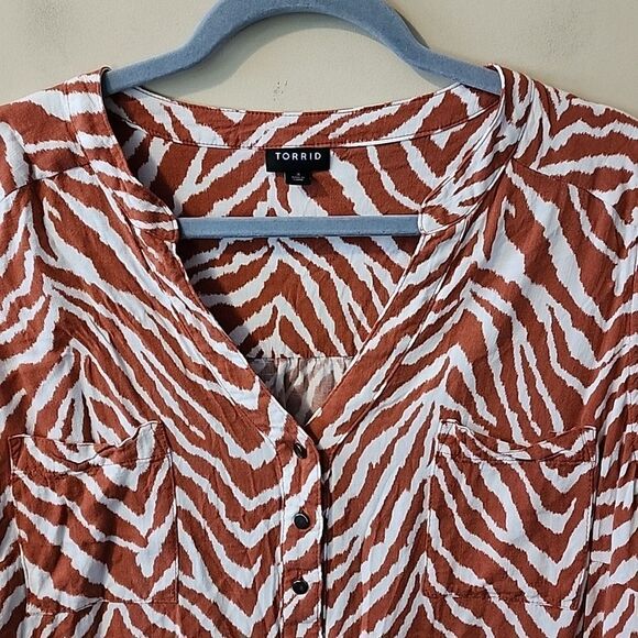 Beautiful Torrid top size 3 - Picture 1 of 5